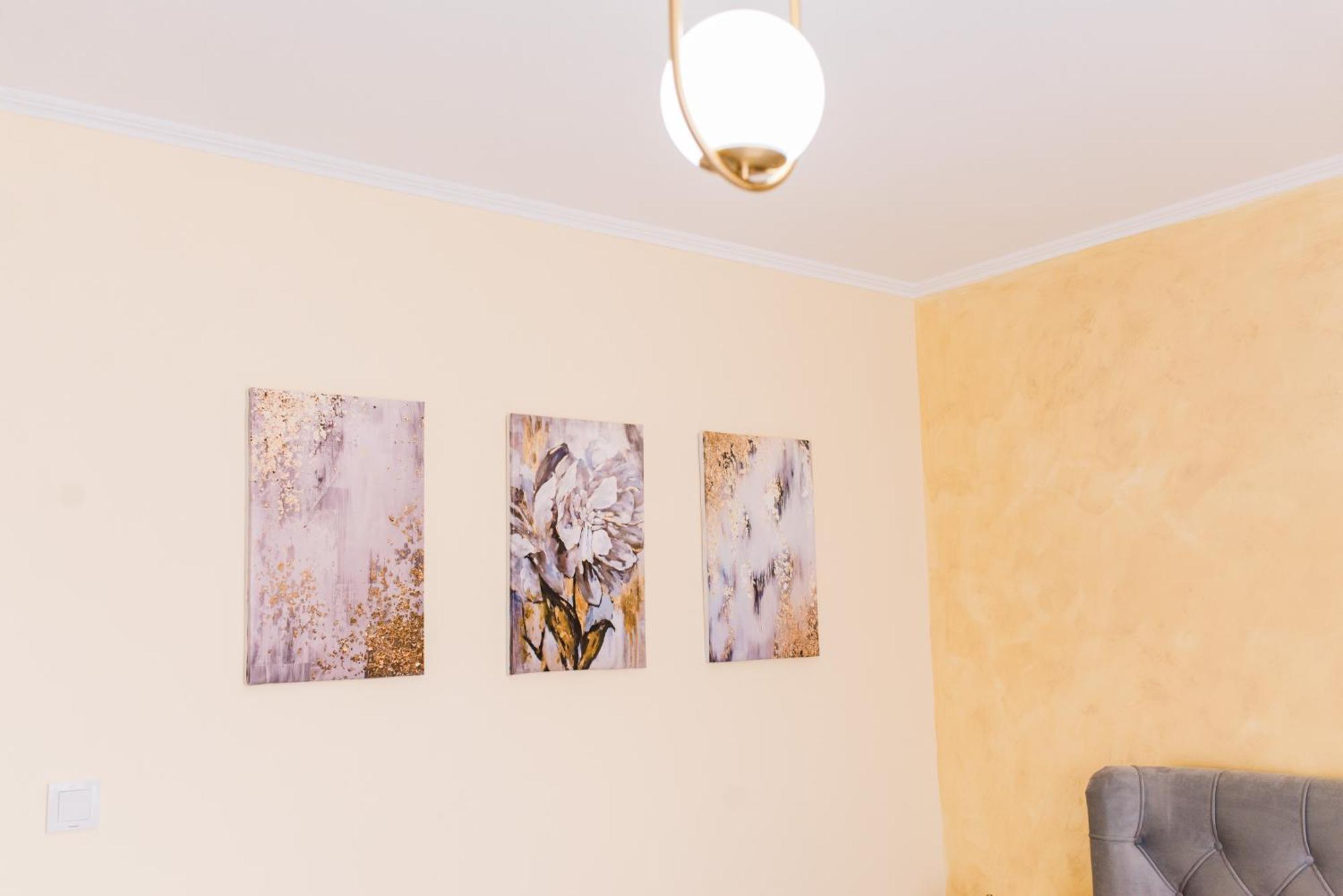 Central White Apartment Satu Mare Ngoại thất bức ảnh
