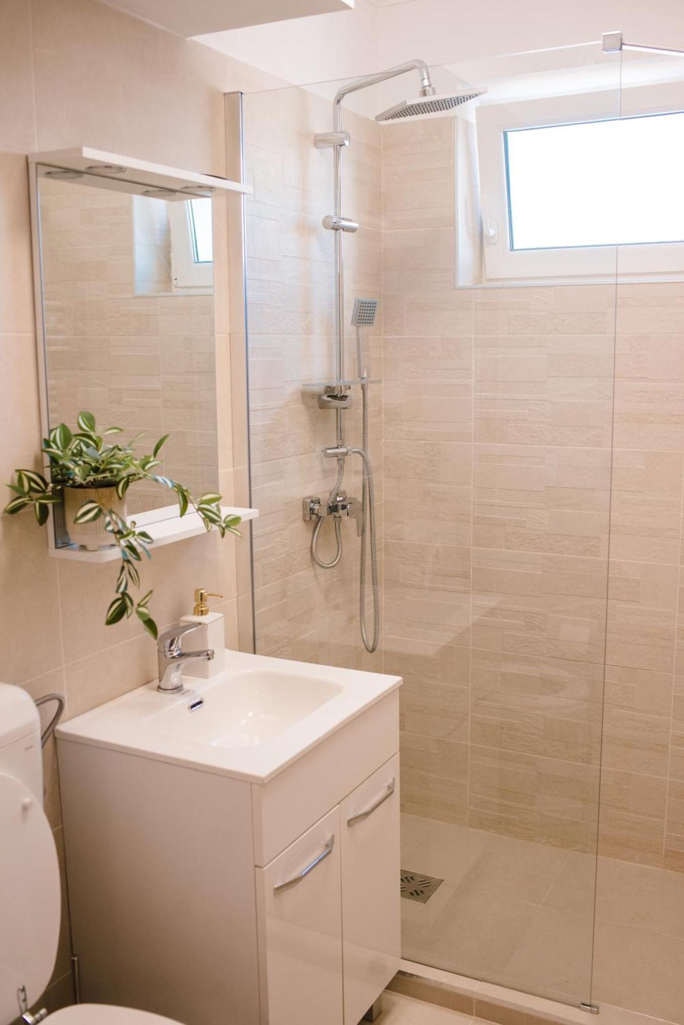 Central White Apartment Satu Mare Ngoại thất bức ảnh