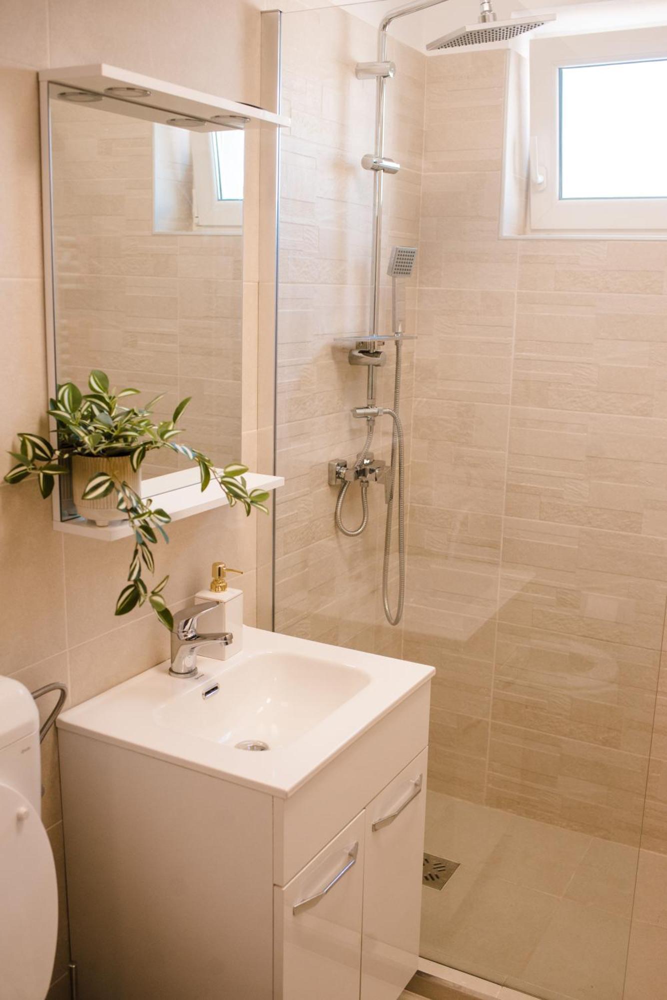 Central White Apartment Satu Mare Ngoại thất bức ảnh