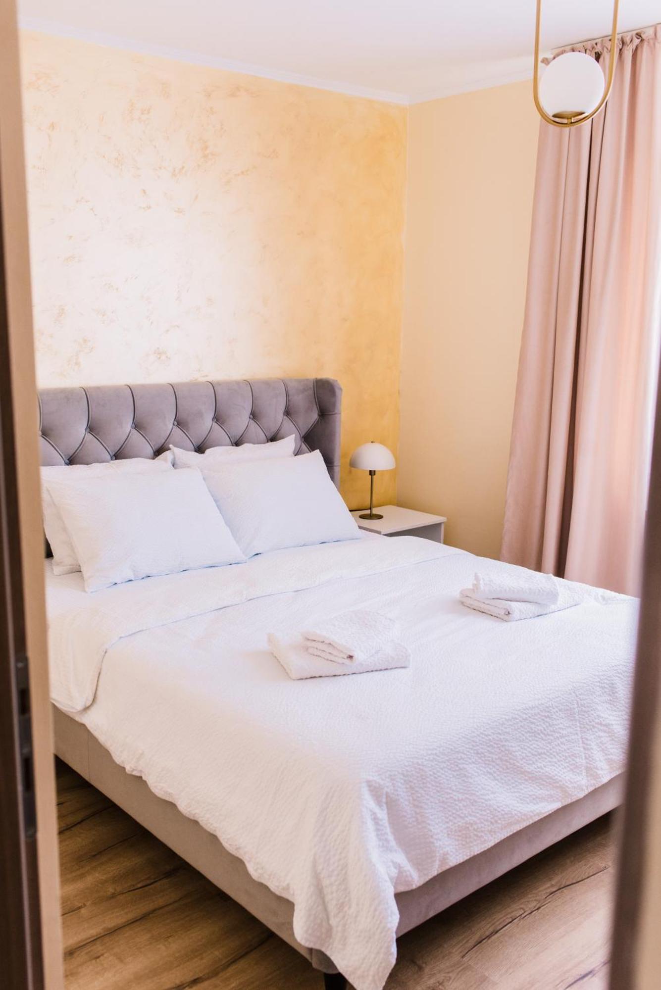 Central White Apartment Satu Mare Ngoại thất bức ảnh